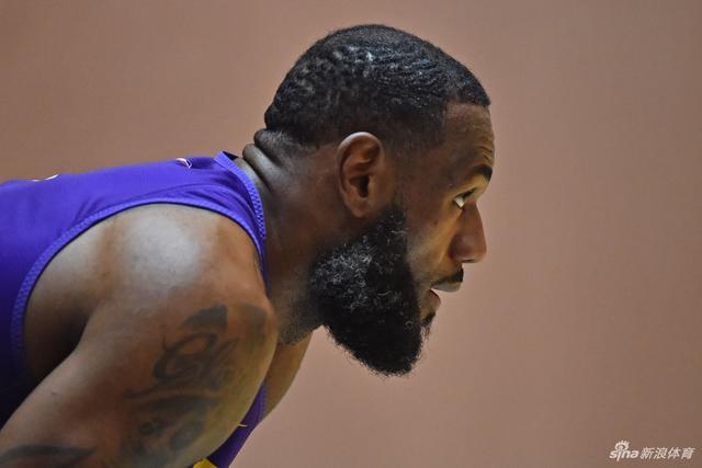 诺伊尔：友谊赛需认真对待，球队表现令人满意